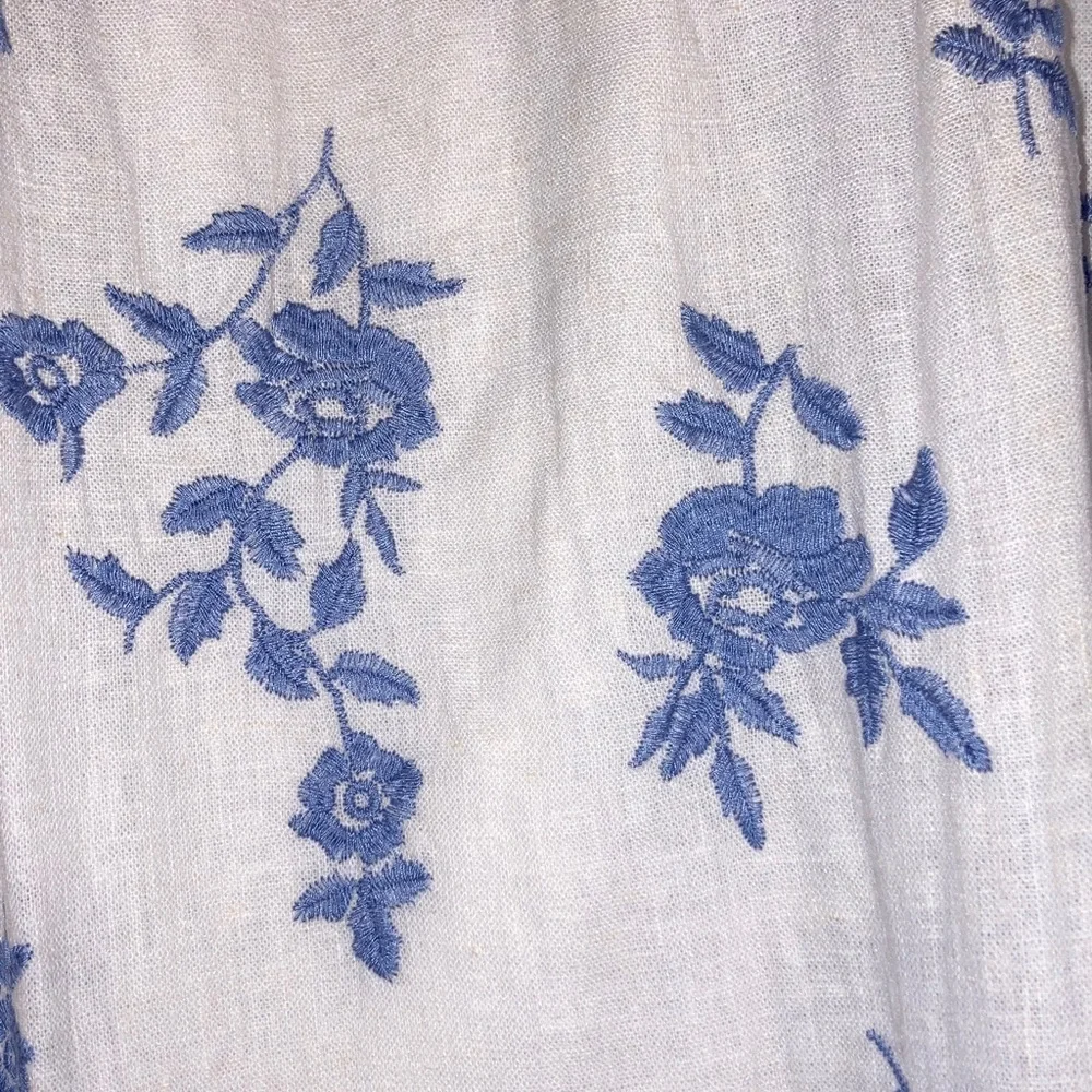 NWOT Embroidered Linen Blend Floral Tiered Maxi Dress 55% Linen - Picture 2 of 10